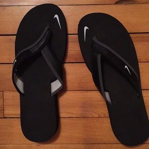 Brand new Womens 10 Nike flip flops